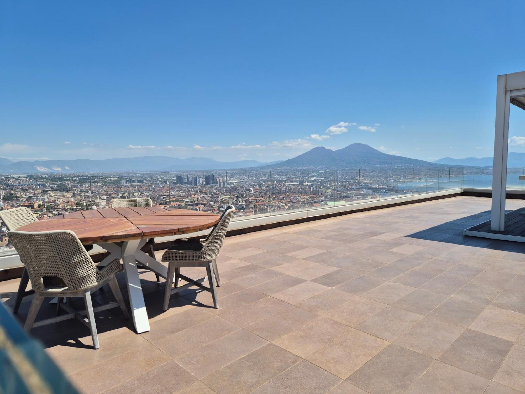 Terrazza Manu - Loft Suspended Over The City-Vomero เนเปิลส์ ภายนอก รูปภาพ